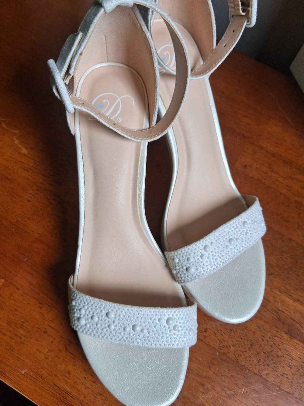 NWOT This Love Is Ours Pearl Heels White/Lt Cream sz 9